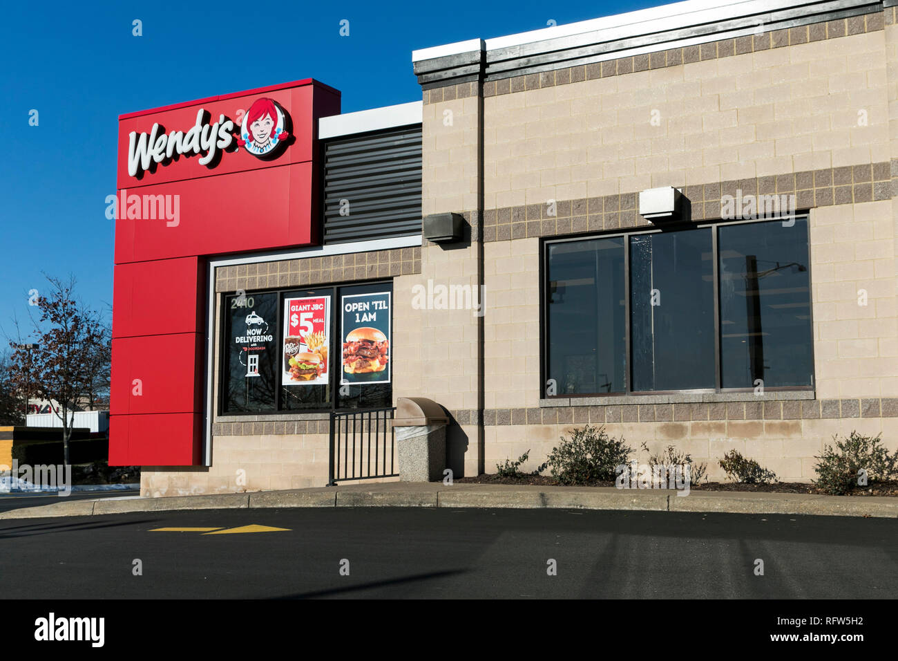 Un segno del logo al di fuori di un Wendy's ristorante fast food location di Woodbridge, Virginia, il 21 gennaio 2019. Foto Stock