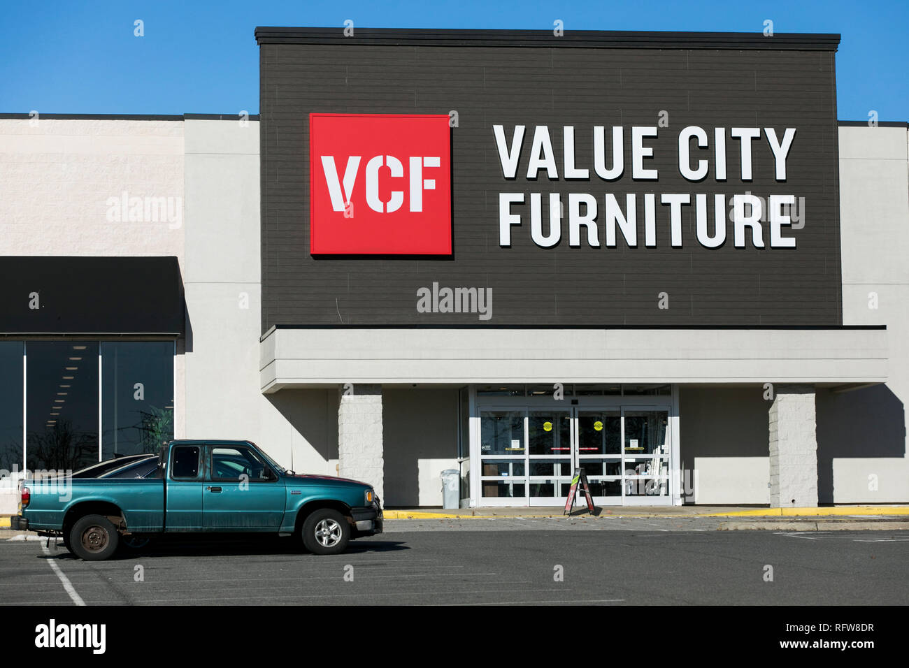 Un segno del logo al di fuori di un valore città mobili store di Woodbridge, Virginia, il 21 gennaio 2019. Foto Stock