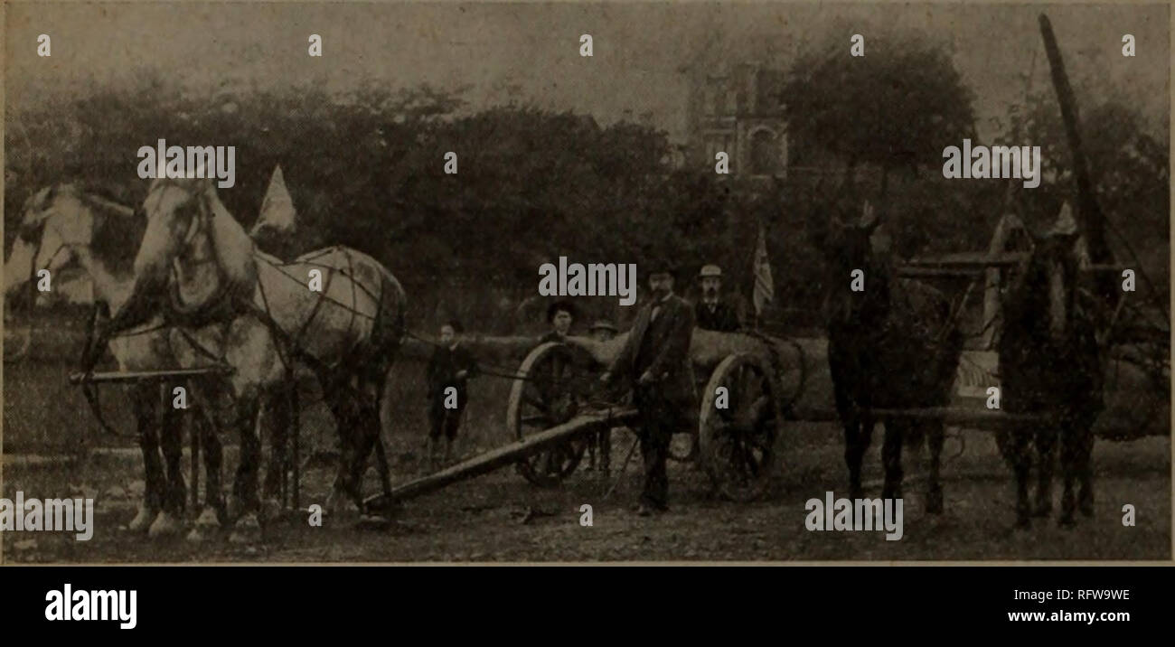 . Canadian Forest industries luglio-dicembre 1919. Macchinoso; le foreste e la silvicoltura; prodotti di foresta; polpa di legno Industria; legno industrie utilizzatrici. 48 CANADA LUMBERMAN E falegname novembre ir,, I'jl' j quando il Presidente Beatty era un riccio vi è stato preso a Thorold, Ont., alcuni trentaquattro anni fa in occasione di una celebrazione dei mestieri, un interessante quadro, mostra- ing alcuni il legname che si è formata una caratteristica della processione. Questo legname è stato presentato da McCleary &AMP; McLean, che ha condotto una sega- mill e cortile a Thorold per molti anni. In connessione con la illustrazione presentata non si può mai fo Foto Stock