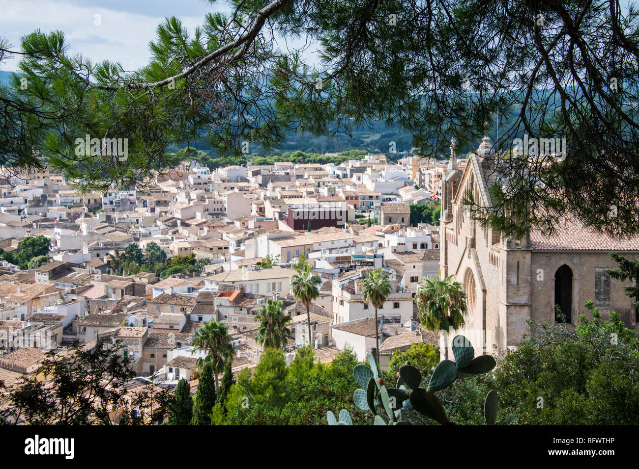 Vista su Arta dal Santuario di Sant Salvador, Arta, Maiorca, isole Baleari, Spagna, Mediterraneo, Europa Foto Stock