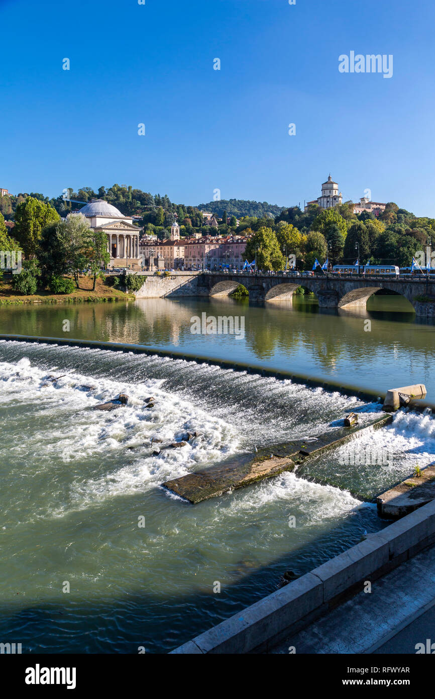 Vista del fiume Po e la Chiesa della Gran Madre di Dio, Torino, Piemonte, Italia, Europa Foto Stock