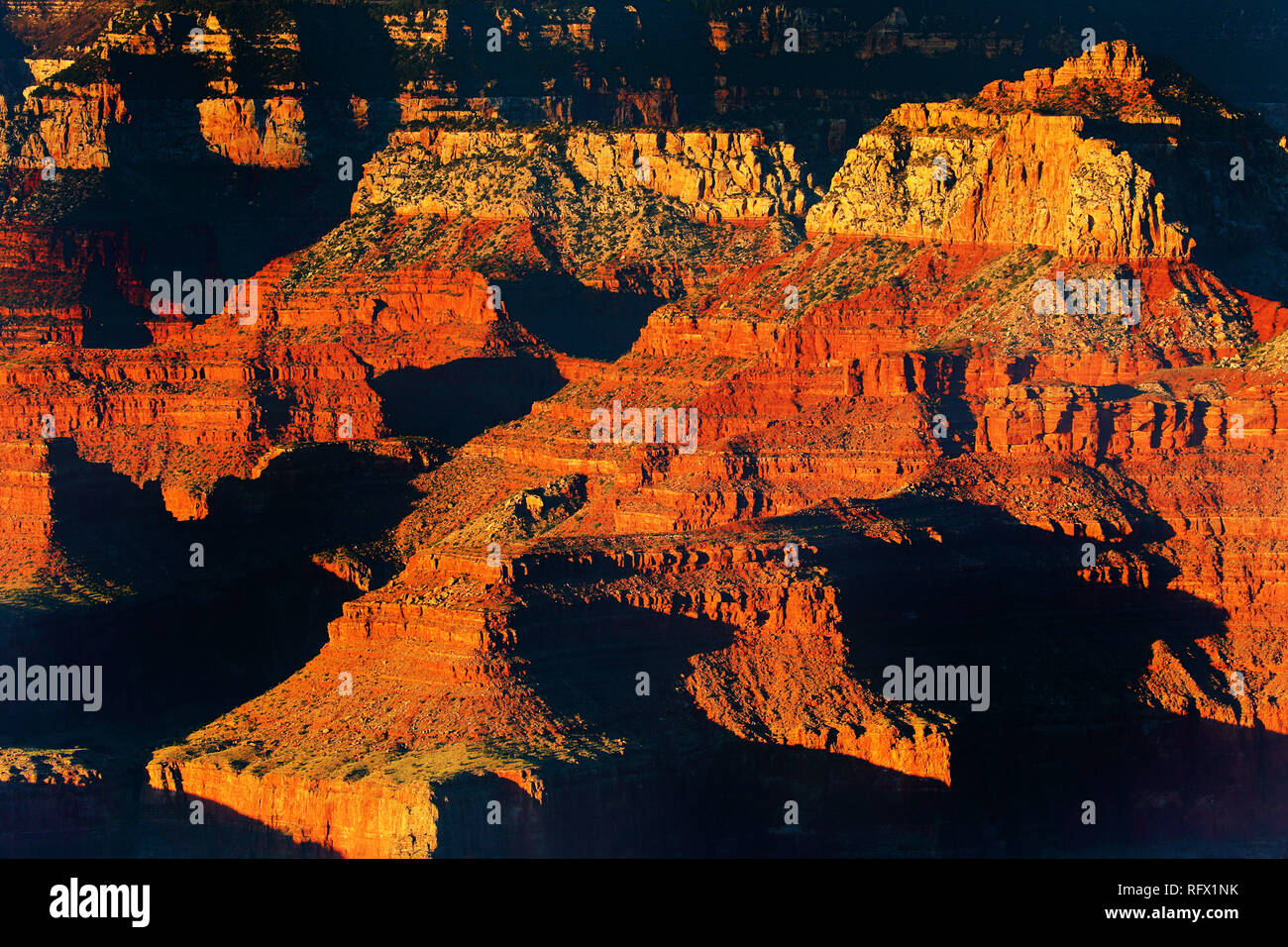 Il Red Rock del Grand Canyon visto dal bordo Sud a Mather Point nel Parco Nazionale del Grand Canyon, Arizona, Stati Uniti d'America Foto Stock