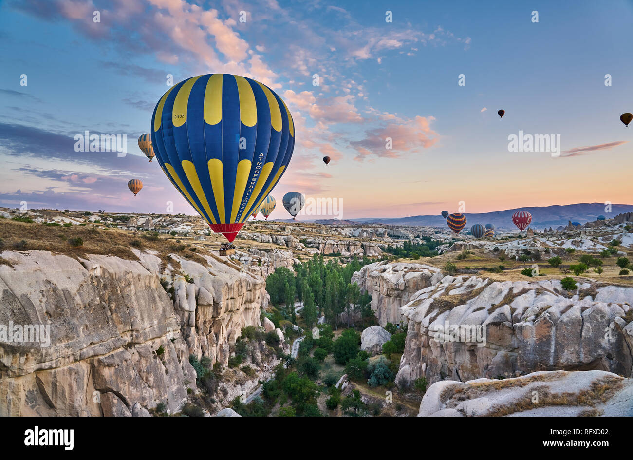 Un giorno ordinario in Cappadocia con ballons, Turchia Foto Stock