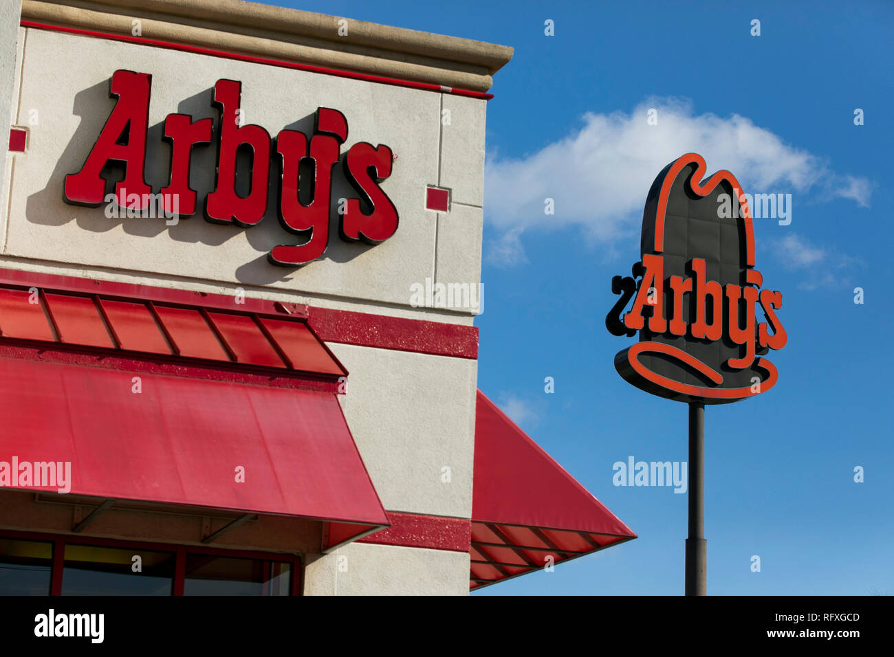 Un segno del logo al di fuori di un'Arby's fast-food ristorante posizione in Chambersburg, Pensilvania il 25 gennaio 2019. Foto Stock