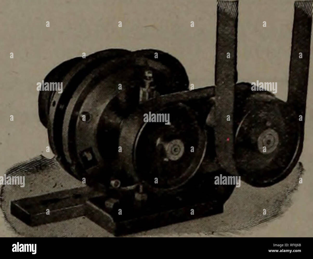 . Canadian Forest industries 1903. Macchinoso; le foreste e la silvicoltura; prodotti di foresta; polpa di legno Industria; legno industrie utilizzatrici. Questa è la nostra segheria porco o bordatura di mola se non hai Hog scrivici tor circolari e lasciatevi dire tutti circa la nostra. Si risparmia il costo in un breve periodo di tempo. Scrivere per il nostro magazzino elenco di nuovi e di seconda mano di macchinari. A. F. BARTLETT &AMP; CO. Â Saginaw, Mich SHERMAN macchine hanno sempre preso il piombo nella loro linea. Per raccordare la trivellazione è la nostra più recente produzione. Ii svolge il lavoro senza costi aggiuntivi mentre la striscia di pavimentazione è gestito attraverso il pavimento della macchina. G Foto Stock