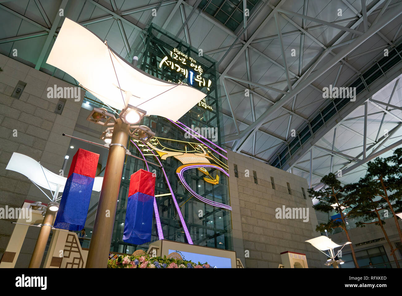 INCHEON, COREA DEL SUD - circa maggio, 2017: dentro l'Aeroporto Internazionale di Incheon. Foto Stock