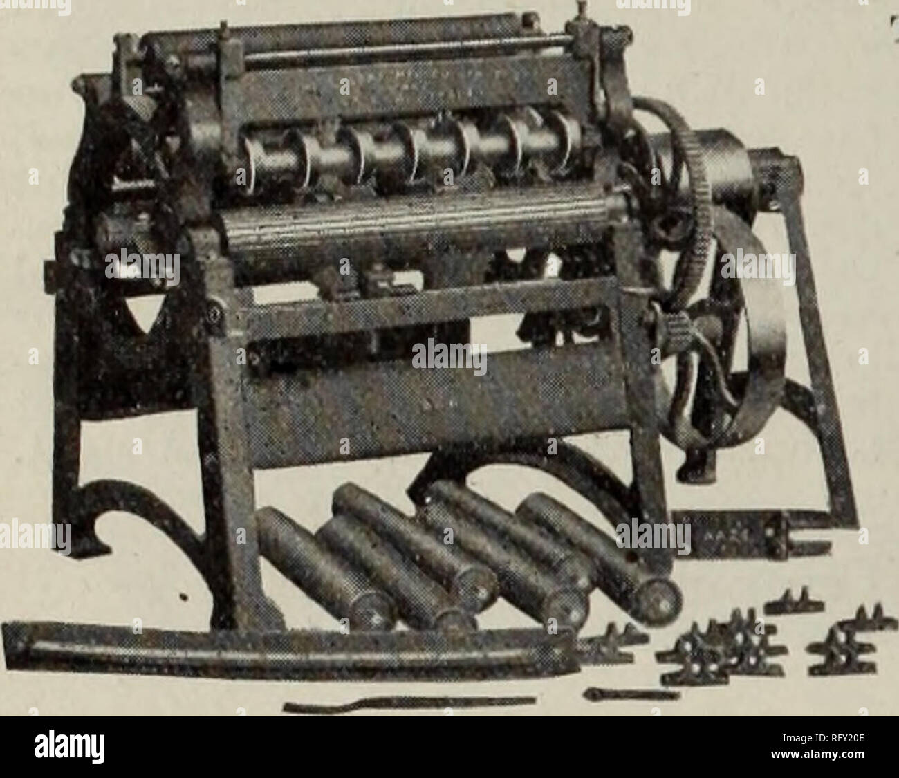 . Canadian Forest industries luglio-dicembre 1912. Macchinoso; le foreste e la silvicoltura; prodotti di foresta; polpa di legno Industria; legno industrie utilizzatrici. Abbiamo altri. Se non riesci a vedere ciò che si vuole qui, inviaci la tua richiesta.. Carrelli in acciaio questo stile costruito con 36-in., Ki-in.. ii-in., è-in.. Il sit-in., win.. "J., apertura da sezionatrice lino 32-in. Edger. Si prega di notare che queste immagini vengono estratte dalla pagina sottoposta a scansione di immagini che possono essere state migliorate digitalmente per la leggibilità - Colorazione e aspetto di queste illustrazioni potrebbero non perfettamente assomigliano al lavoro originale. Don Mills, Ont. : Southam B Foto Stock