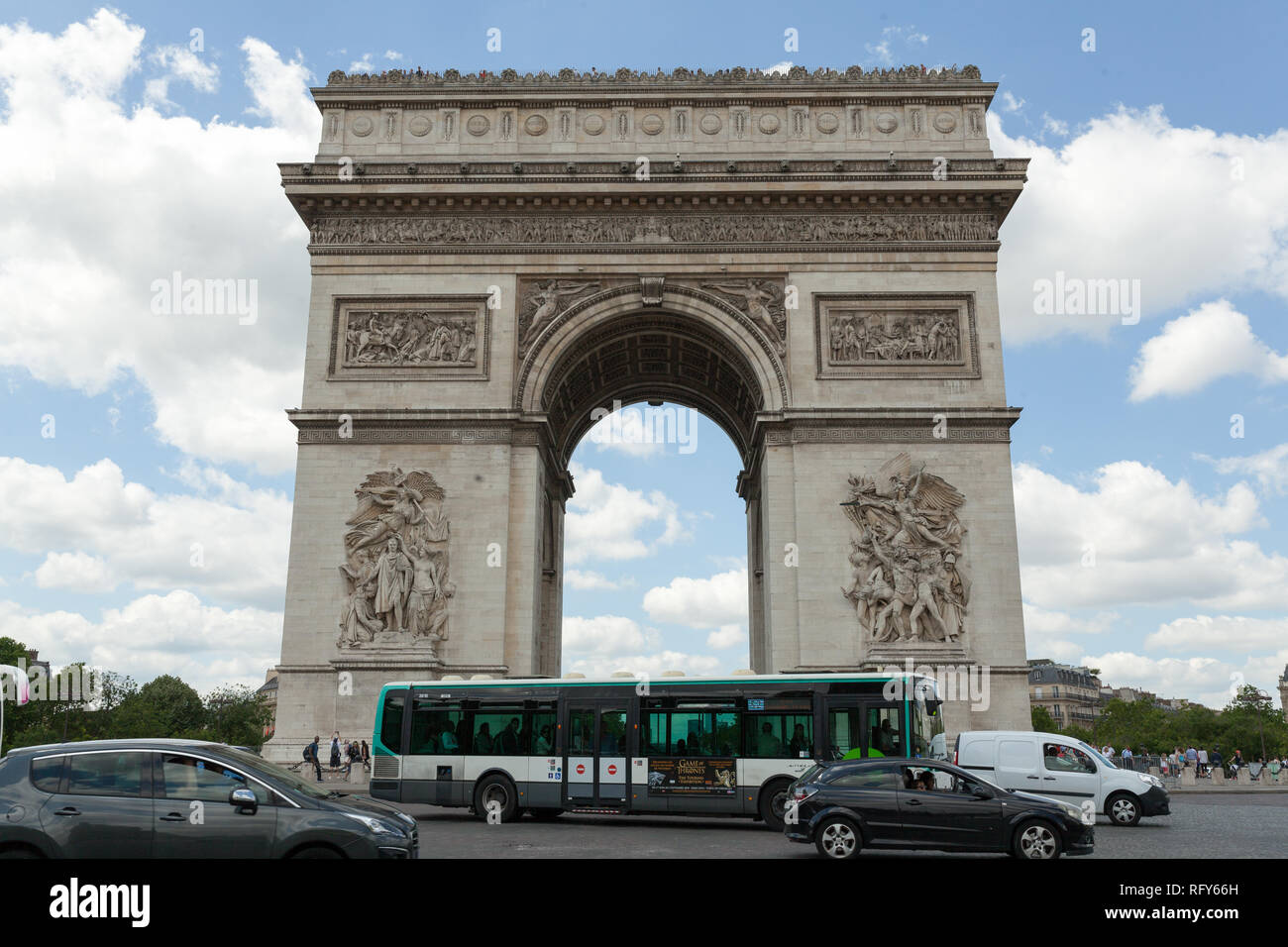 Parigi, Francia 02 giugno 2018: : l'Arco Trionfale de l Etoile Arc de triomphe . Il monumento è stato progettato da Jean Chalgrin nel 1806 a Parigi Foto Stock