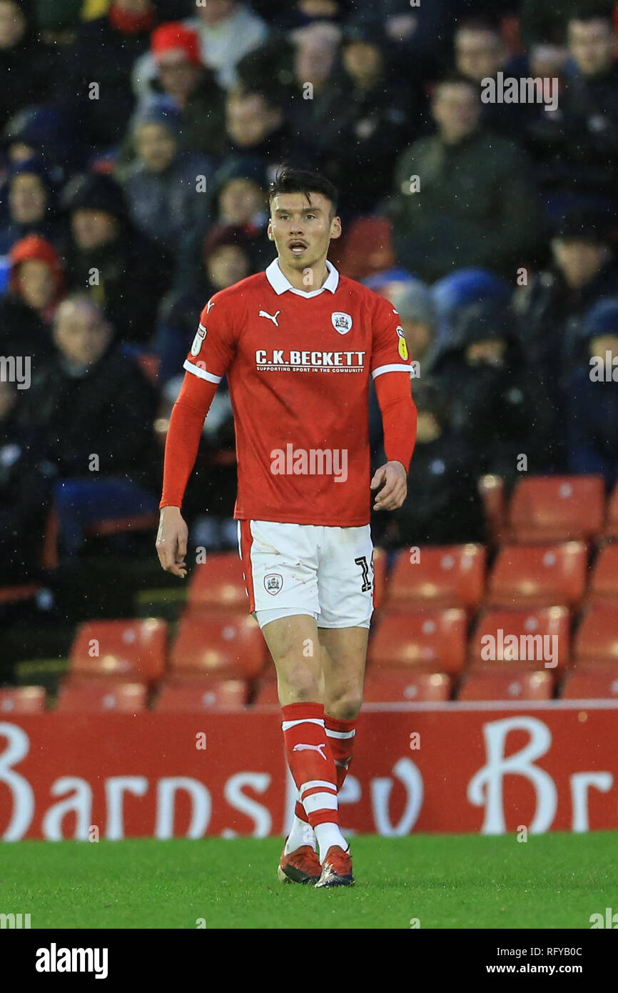 26 gennaio 2019, Oakwell, Barnsley, Inghilterra; Sky lega Bet One, Barnsley vs Rochdale ; Kieffer Moore (19) di Barnsley durante il gioco Credito: Mark Cosgrove/News immagini English Football League immagini sono soggette a licenza DataCo Foto Stock