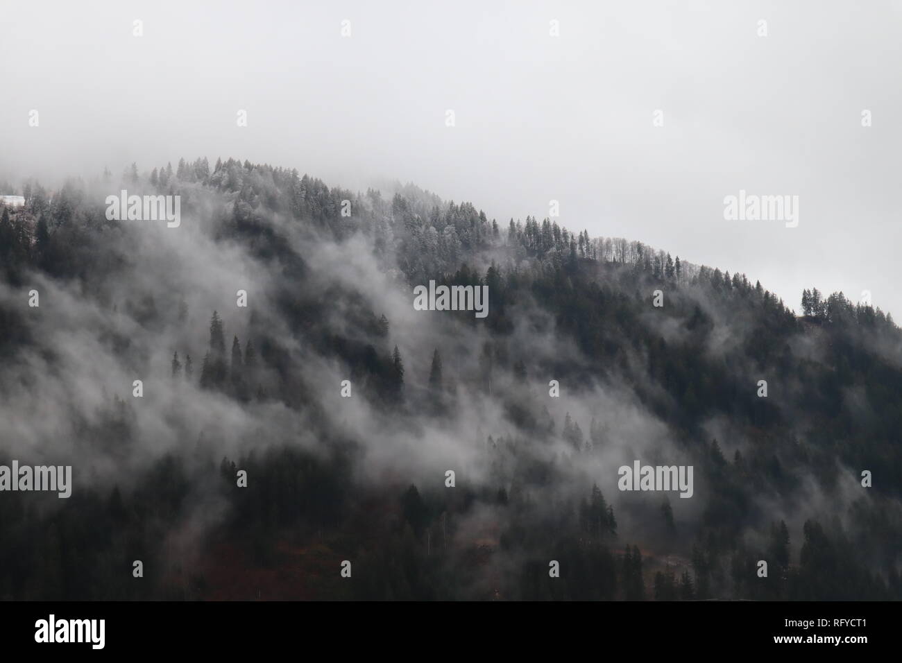 Bella mountainpeak presso sunrise in schruns, Austria. Foto Stock