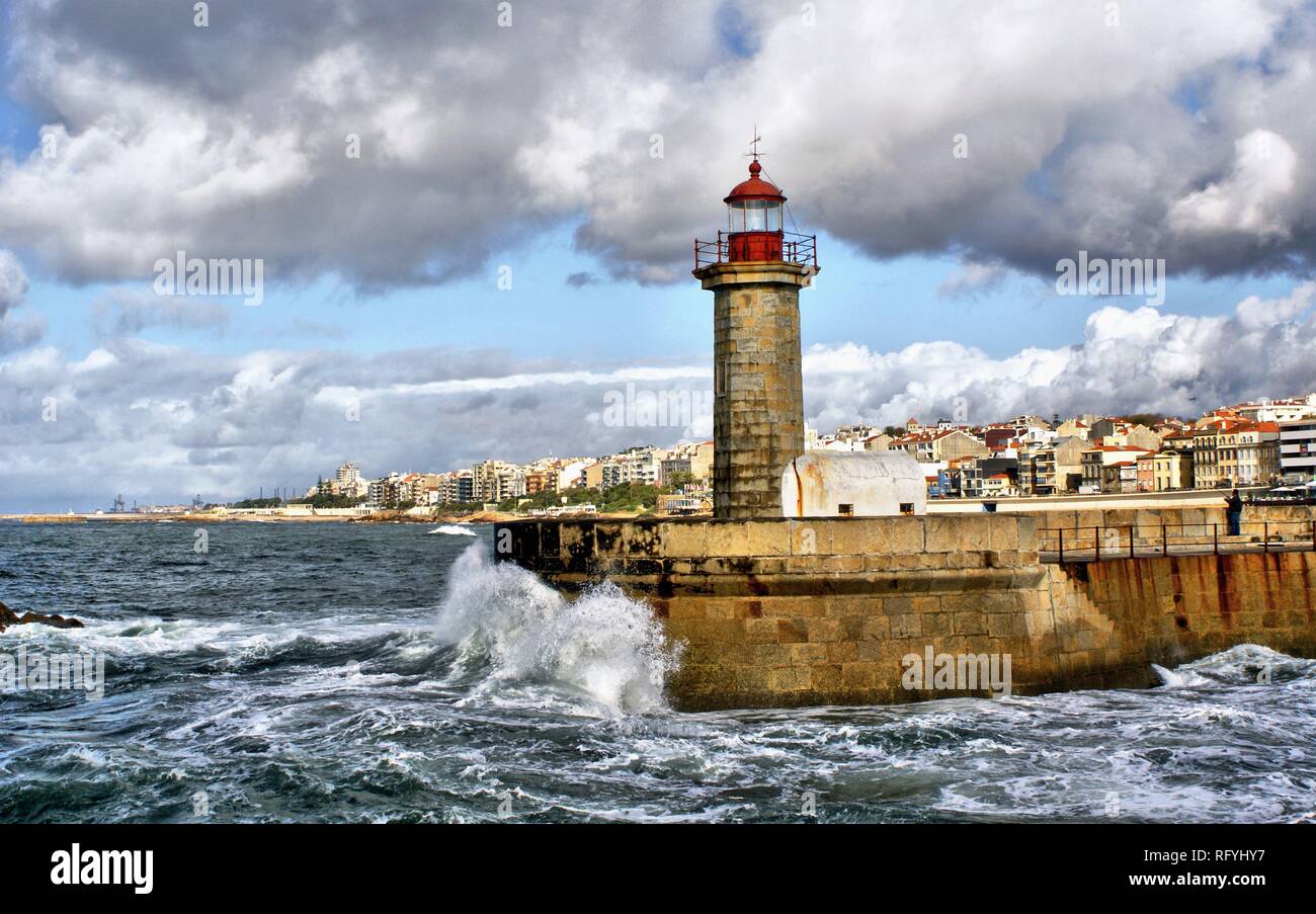 Foz do Douro lighthouse, Oporto, Portogallo Foto Stock