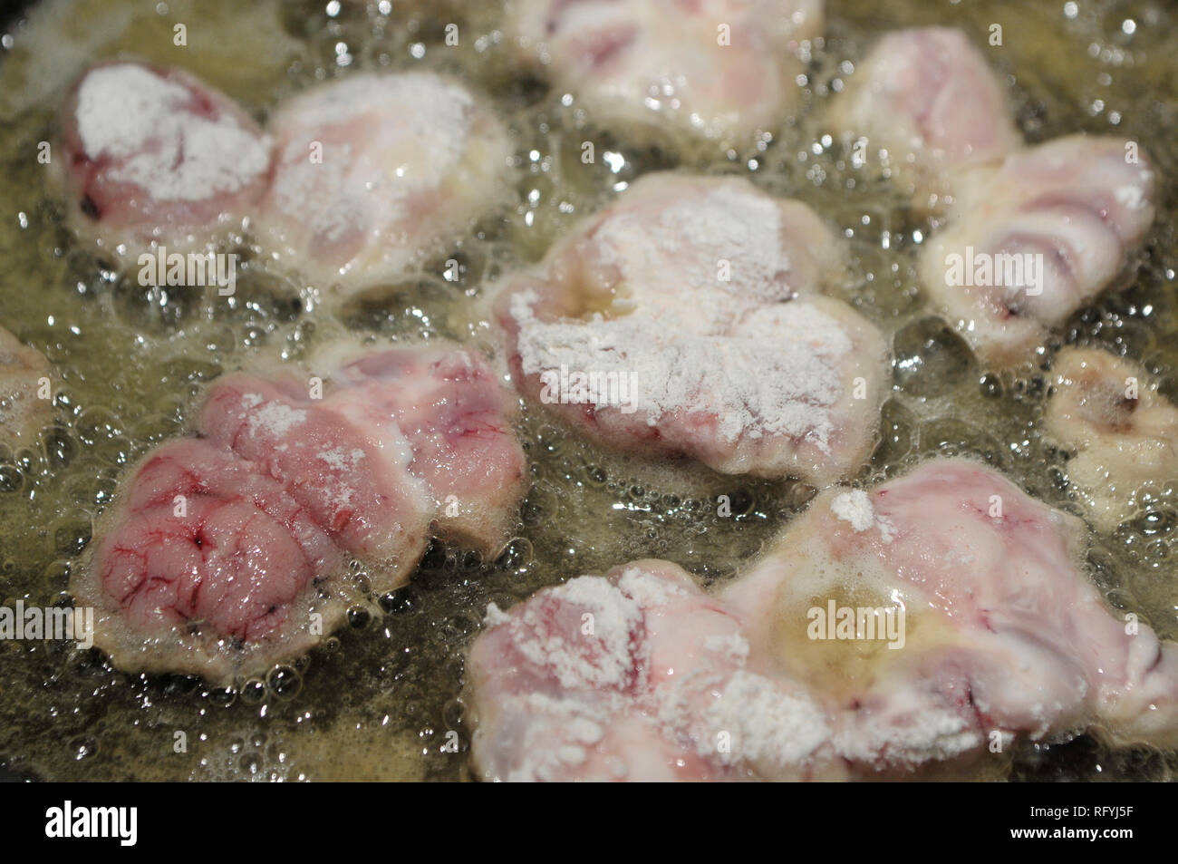 Agnello Panato Cervello Intonacatura Di Cervello Di Agnello Intonacato Di Cervello Di Agnello Agnello Cervello Colpita Con Farina Bianca E Fritto Foto Stock Alamy