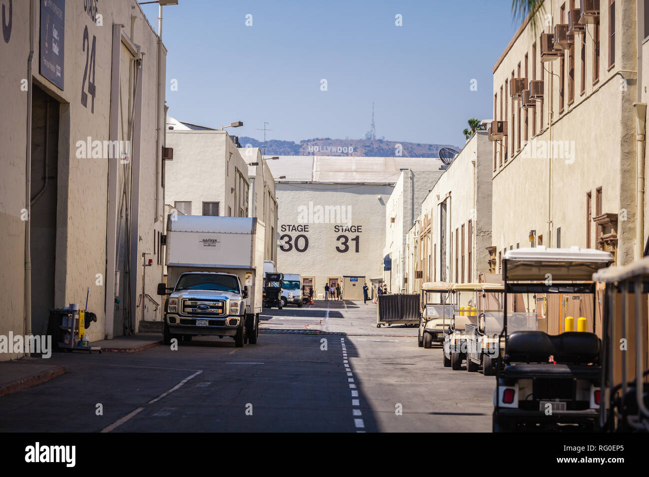 Los Angeles, la California, CA, Stati Uniti d'America, Paramount Pictures - Lug 27, 2018: Paramount Pictures tour dello studio, fasi 30 e 31, con Hollywood Sign sul Foto Stock