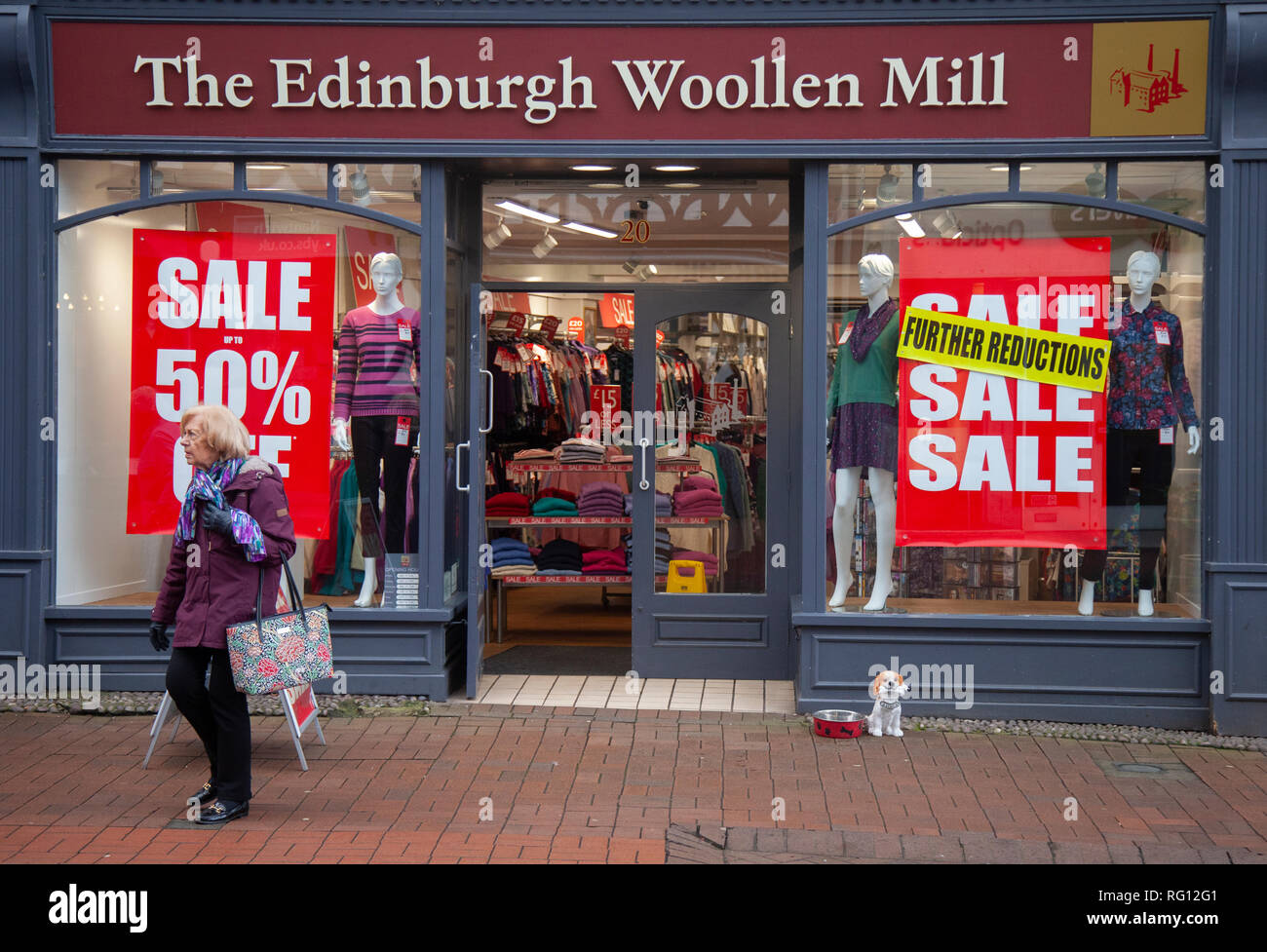 La Edinburgh Lanificio vendita; le strade di Nantwich nel Cheshire, Regno Unito Foto Stock