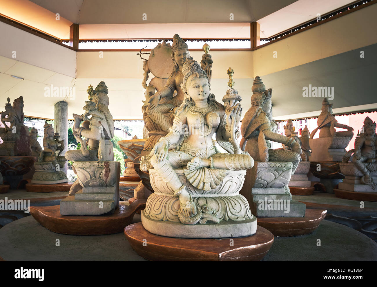 Arya Tara statua a Chagdud Gonpa Khadro Ling tempio buddista - Tres Coroas, Rio Grande do Sul - Brasile Foto Stock