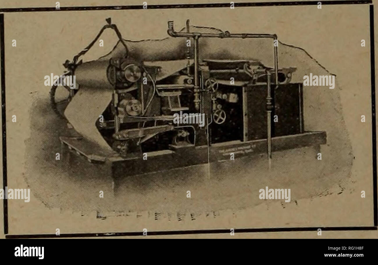 . Canadian Forest industries 1905-1906. Macchinoso; le foreste e la silvicoltura; prodotti di foresta; polpa di legno Industria; legno industrie utilizzatrici. 36 IL CANADA LUMBERMAN Maggio, 1905 MANTENENDO UNA SEGA BARELLA IN ORDINE. Rotoli correttamente la terra, che la via e il viaggio insieme, sono elementi essenziali in una barella di sega. Naturalmente, rotoli perfetto non può fare fino ad un mal progettato o sono costruiti il telaio o il lavoro per il moto perduto per essere trovato in alcuni tipi di barelle costruito con il cosiddetto " rulli mobili", avente feathered rulli o alberi o entrambi. Ma se i rotoli piatto il visto, è una indicazione del fatto che un Foto Stock