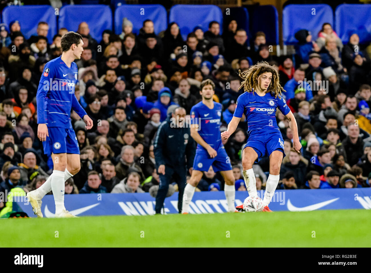 Londra, Regno Unito. Il 27 gennaio 2019. Ethan Ampadu del Chelsea durante la FA Cup quarto round match tra Chelsea e Sheffield Mercoledì a Stamford Bridge, Londra, Inghilterra il 27 gennaio 2019. Foto di Adamo di Loreto. Solo uso editoriale, è richiesta una licenza per uso commerciale. Nessun uso in scommesse, giochi o un singolo giocatore/club/league pubblicazioni. Credit: UK Sports Pics Ltd/Alamy Live News Foto Stock