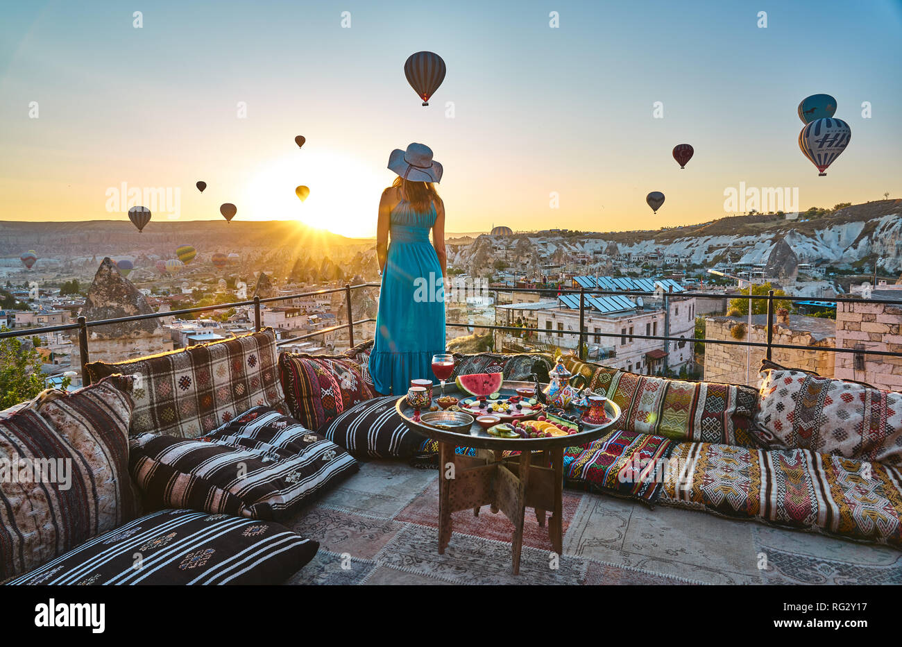 Una ordinaria mattina in Cappadocia: guardare il ballons e posa. Foto Stock
