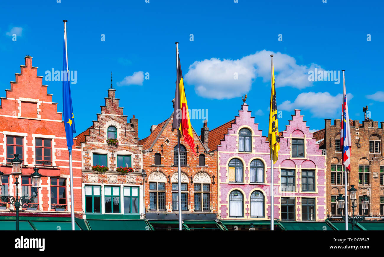 Grand Piazza del Mercato (Grote Markt) edifici a Bruges, Belgio. Foto Stock