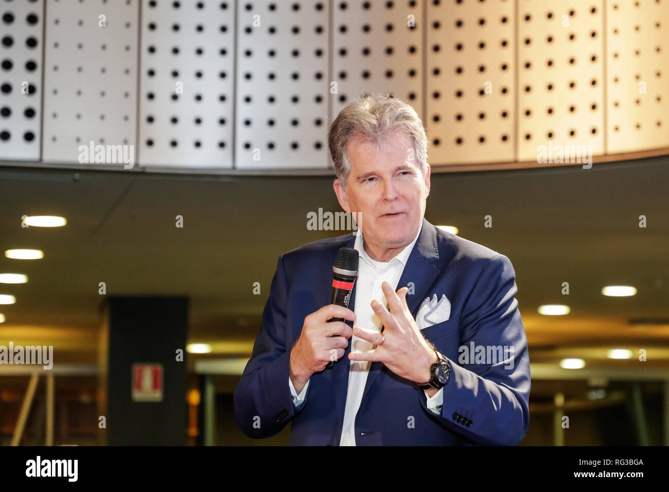 Torino. Mostra presso il Museo Nazionale dell'automobile , dedicato al car designer Marcello Gandini "il genio nascosto". Mike Robinson direttore di Bertone Co. Foto Stock