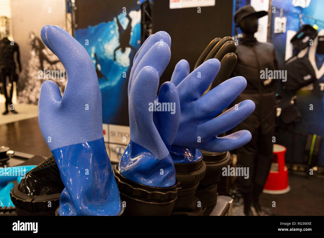 Trockentauchhandschuhe auf der 50. Wassersportmesse 'boot', Düsseldorf, 18.01.2019 Foto Stock
