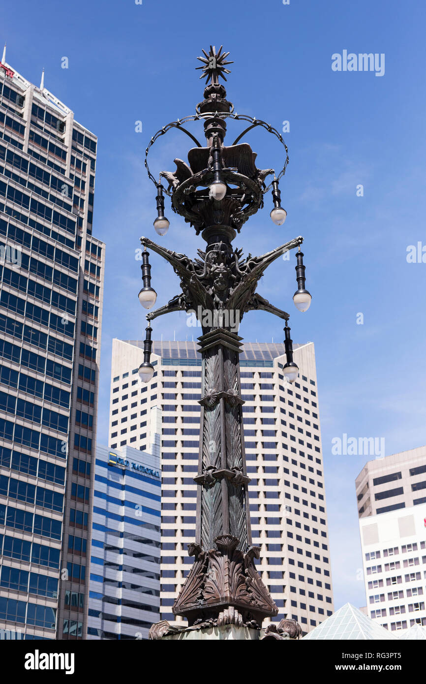 Una lampada posta a Monument Circle nel centro di Indianapolis, Indiana, Stati Uniti d'America. Foto Stock