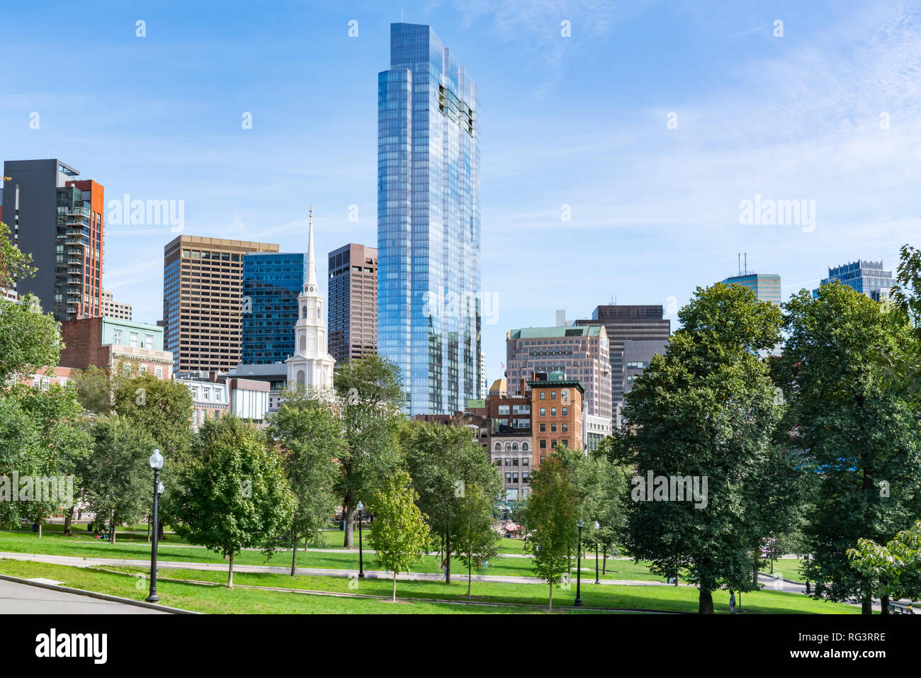Boston skyline della città lungo il Boston Common Foto Stock