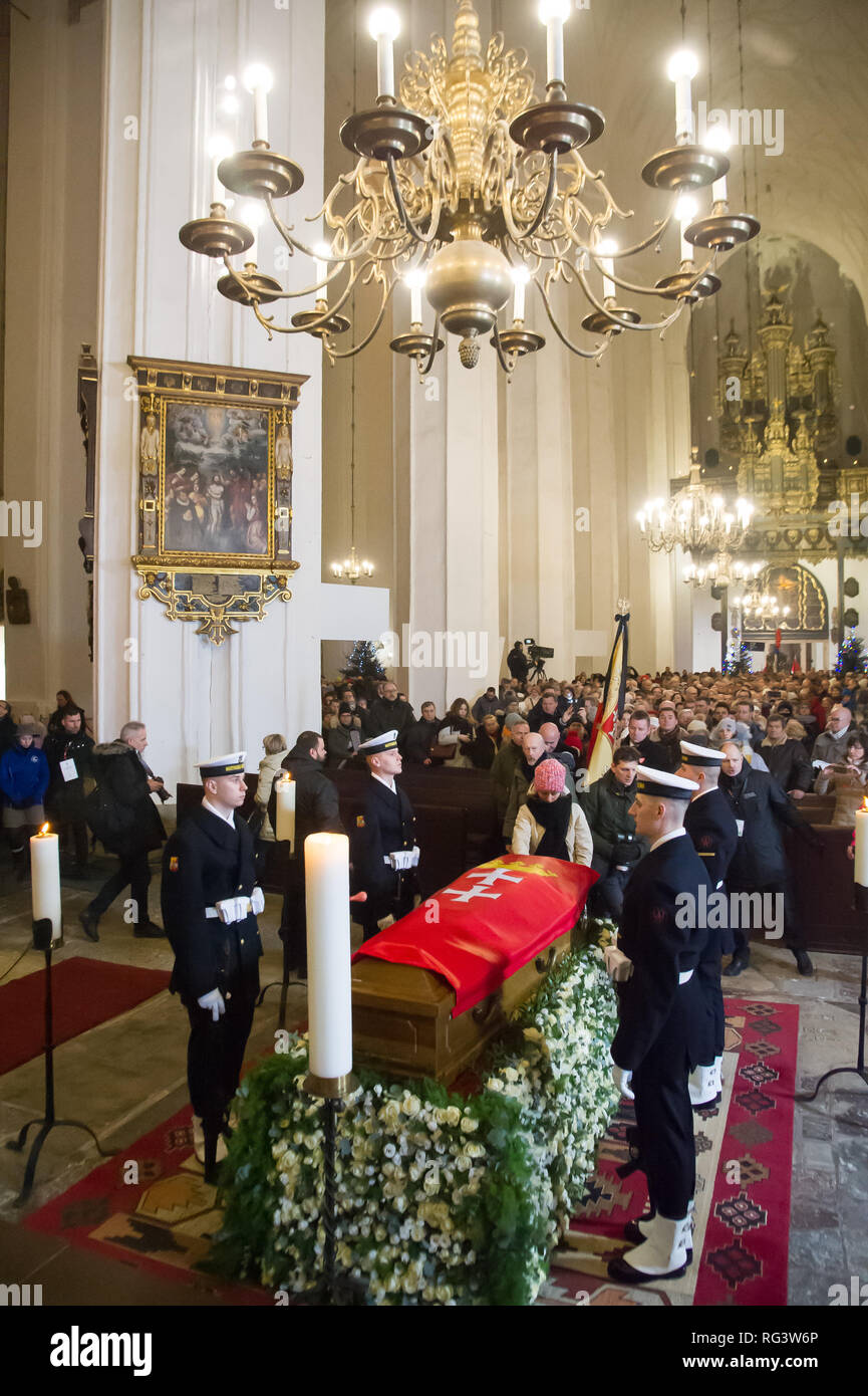 Una bara con il corpo del sindaco di Danzica, Paweł Adamowicz durante la Santa Messa nella chiesa di S. Maria in Gdansk, Polonia. Gdansk, Polonia. Xviii Gennaio 2019 © Foto Stock