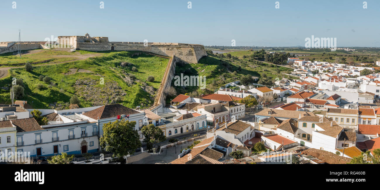 Castro Marim, Algarve, castello medievale del villaggio portoghese, Portogallo. Foto Stock