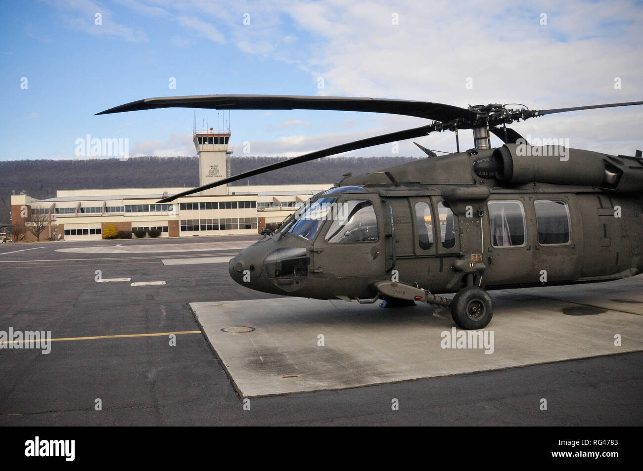 Un ventottesimo Expeditionary combattere la Brigata Aerea UH-60 Black Hawk elicottero parcheggiato su Muir Army Airfield Gennaio 27, 2019. Foto Stock