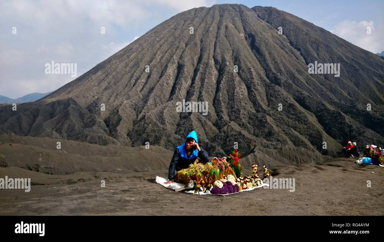 Ritratto di ragazzo indonesiano in bromo Tengger Semeru National Park Foto Stock