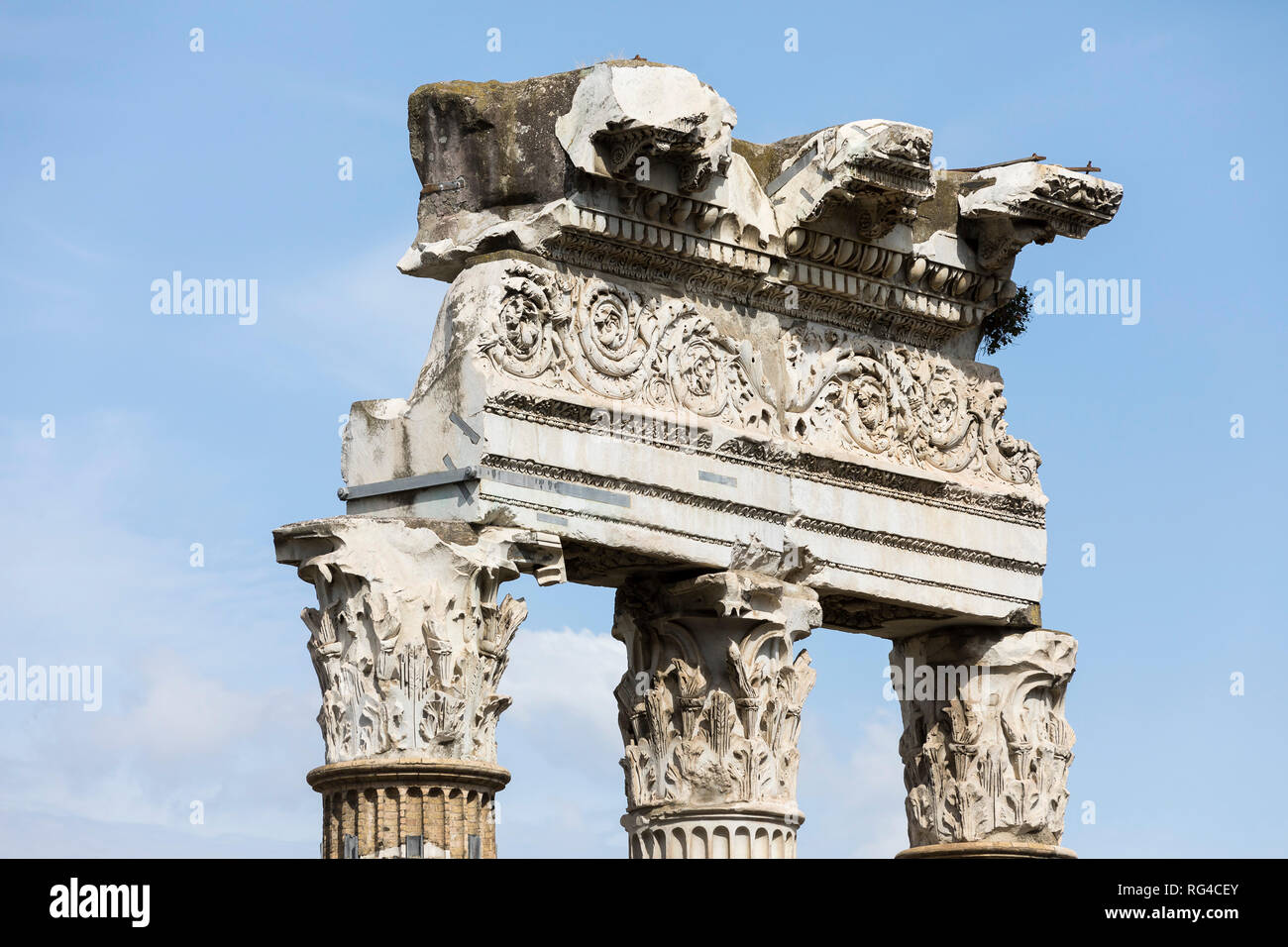 Antico tempio romano rimane, Foro Romano, Roma, Italia, Europa Foto Stock