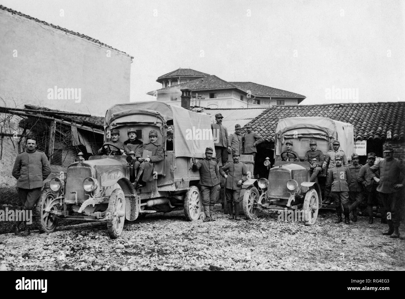I soldati italiani posato per le foto, 1917 Foto Stock