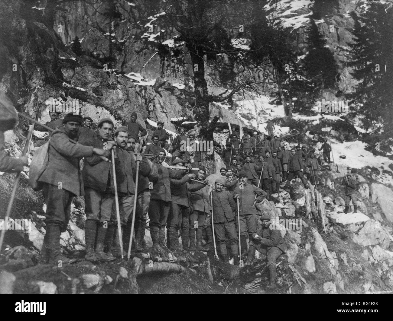 L'Italia, la prima guerra mondiale, la costruzione di una strada militare, 1915-18 Foto Stock