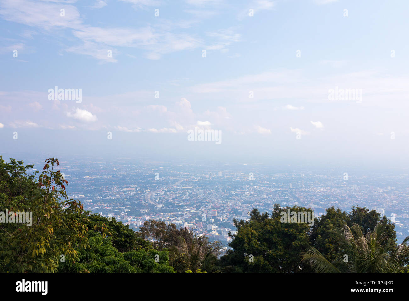 Vista della città scape da sulla cima della montagna. Foto Stock