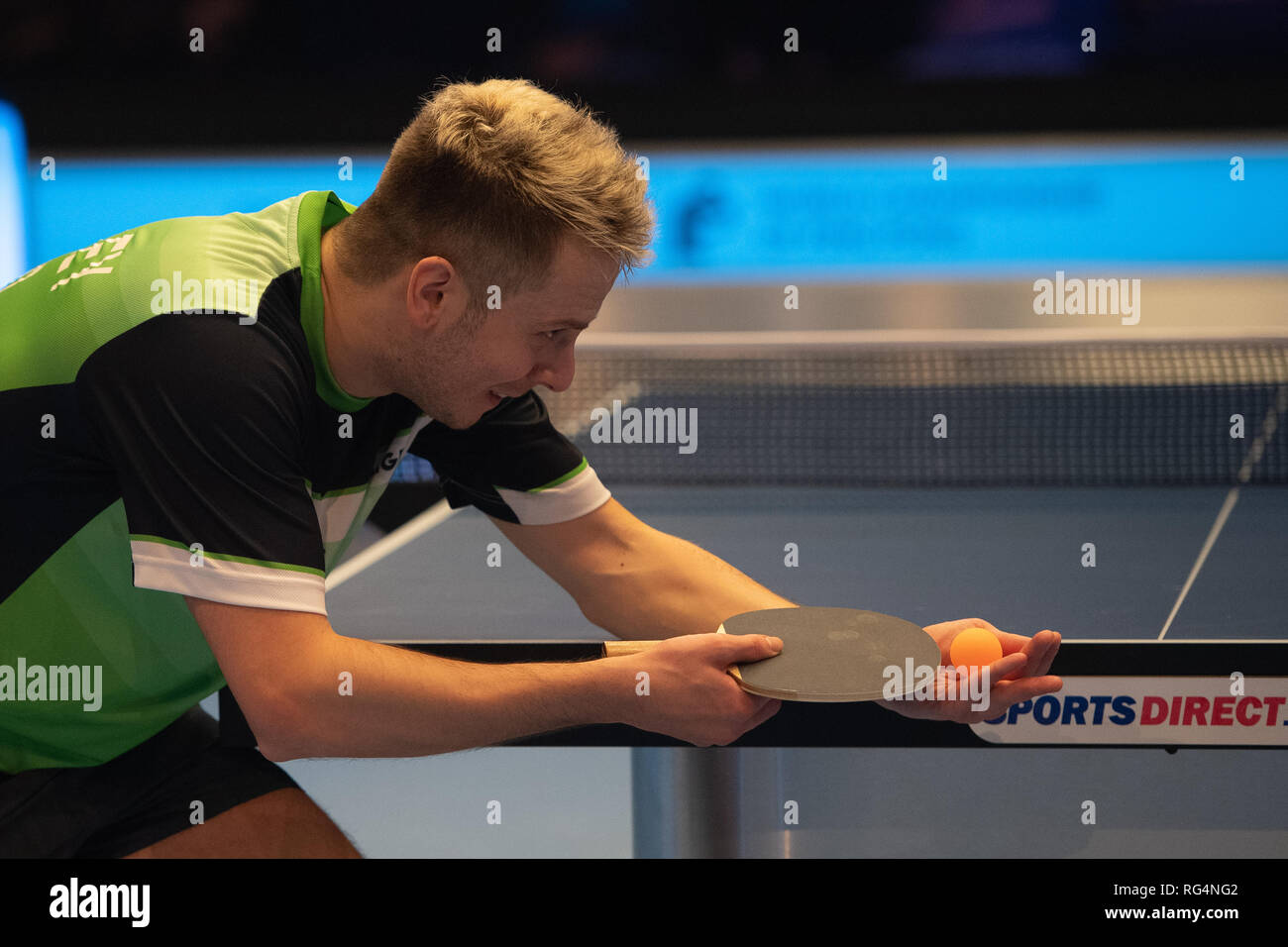 Londra, Regno Unito. 27 gennaio, 2019. Andrew Baggaley (ITA) contro Wang Shibo (CHN) in Finale Betvictor durante il Campionato del Mondo di Ping Pong - 2019 tournament - ultimi 16 knockout stage presso Alexander Palace di Domenica, 27 gennaio 2019. Londra Inghilterra. (Solo uso editoriale, è richiesta una licenza per uso commerciale. Nessun uso in scommesse, giochi o un singolo giocatore/club/league pubblicazioni.) Credito: Taka G Wu/Alamy News Credito: Taka Wu/Alamy Live News Foto Stock