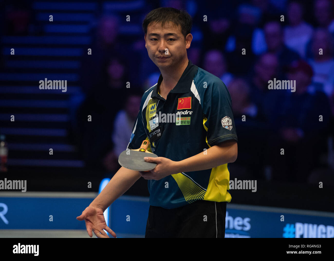 Londra, Regno Unito. 27 gennaio, 2019. Andrew Baggaley (ITA) contro Wang Shibo (CHN) in Finale Betvictor durante il Campionato del Mondo di Ping Pong - 2019 tournament - ultimi 16 knockout stage presso Alexander Palace di Domenica, 27 gennaio 2019. Londra Inghilterra. (Solo uso editoriale, è richiesta una licenza per uso commerciale. Nessun uso in scommesse, giochi o un singolo giocatore/club/league pubblicazioni.) Credito: Taka G Wu/Alamy News Credito: Taka Wu/Alamy Live News Foto Stock