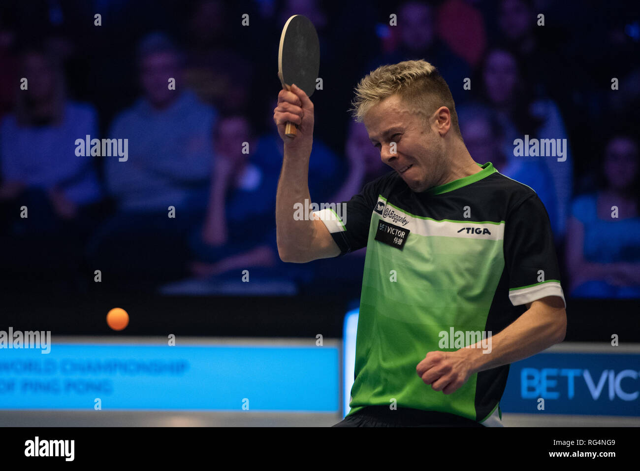 Londra, Regno Unito. 27 gennaio, 2019. Andrew Baggaley (ITA) contro Wang Shibo (CHN) in Finale Betvictor durante il Campionato del Mondo di Ping Pong - 2019 tournament - ultimi 16 knockout stage presso Alexander Palace di Domenica, 27 gennaio 2019. Londra Inghilterra. (Solo uso editoriale, è richiesta una licenza per uso commerciale. Nessun uso in scommesse, giochi o un singolo giocatore/club/league pubblicazioni.) Credito: Taka G Wu/Alamy News Credito: Taka Wu/Alamy Live News Foto Stock