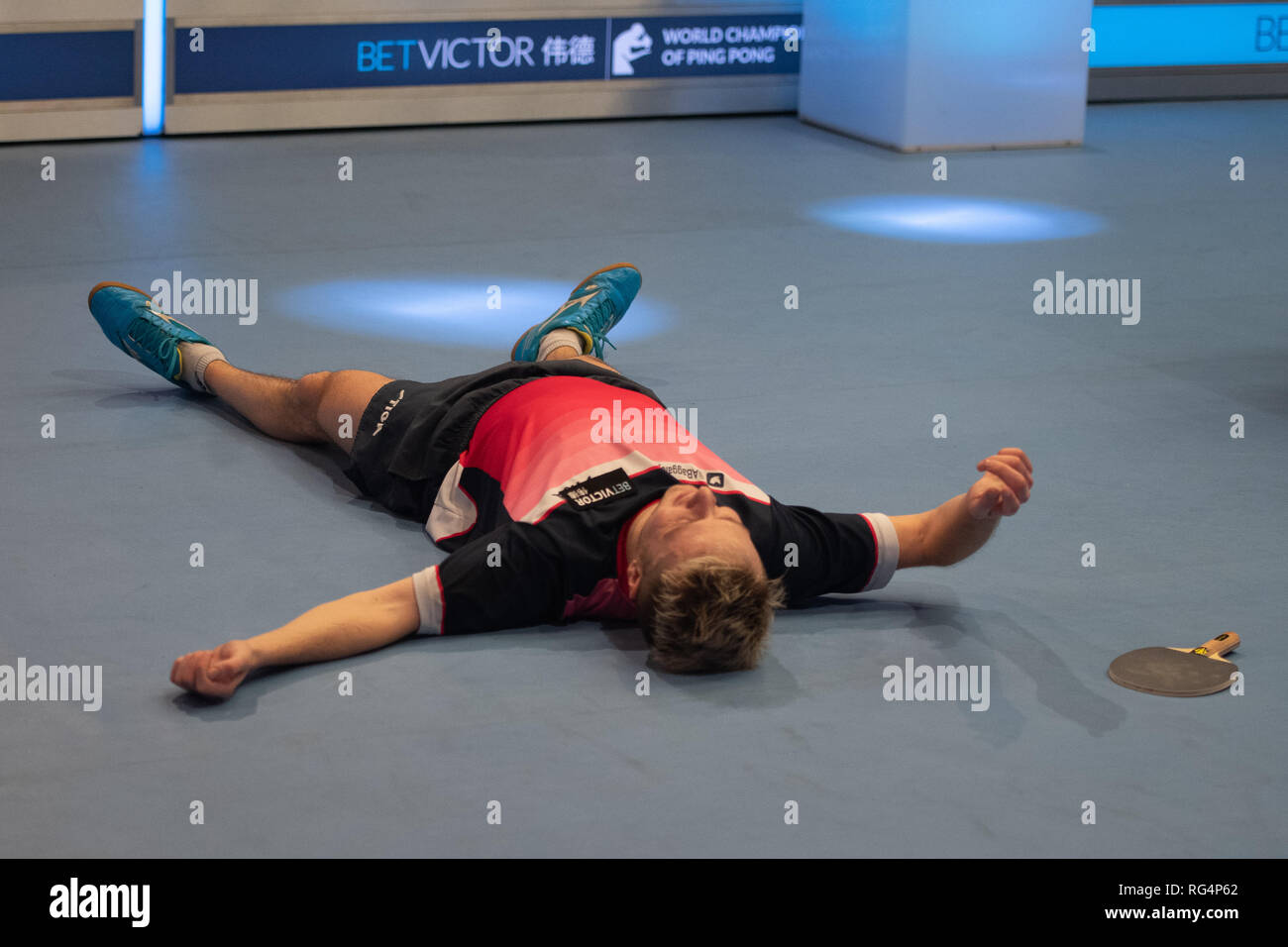 Londra, Regno Unito. 27 gennaio, 2019. Andrew Baggaley (ITA) celebra vincendo la Finale Betvictor durante il Campionato del Mondo di Ping Pong - 2019 tournament - ultimi 16 knockout stage presso Alexander Palace di Domenica, 27 gennaio 2019. Londra Inghilterra. (Solo uso editoriale, è richiesta una licenza per uso commerciale. Nessun uso in scommesse, giochi o un singolo giocatore/club/league pubblicazioni.) Credito: Taka G Wu/Alamy News Credito: Taka Wu/Alamy Live News Foto Stock