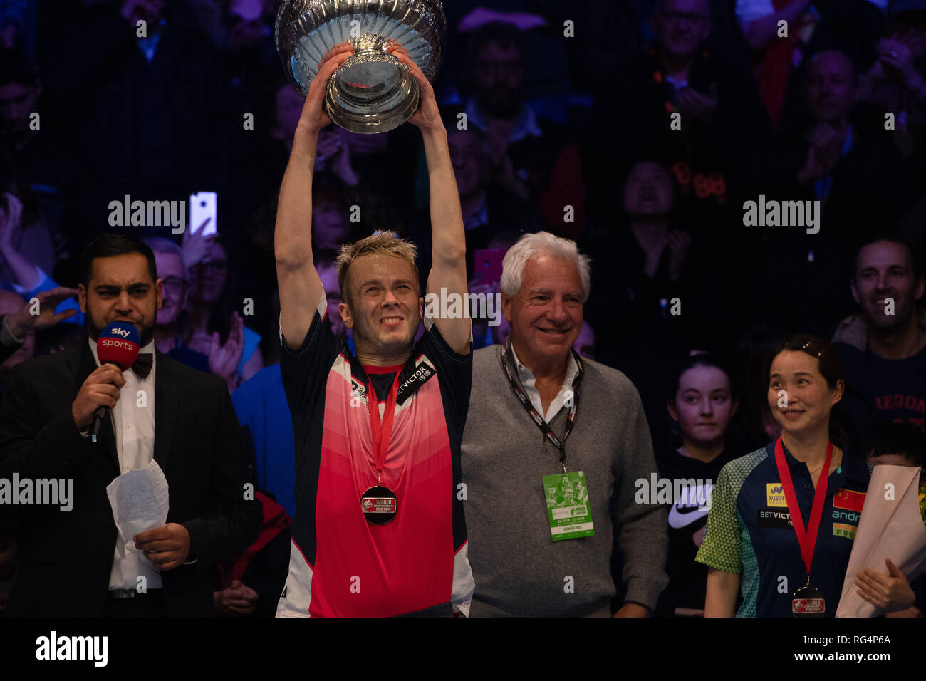 Londra, Regno Unito. 27 gennaio, 2019. Andrew Baggaley (ITA) celebra vincendo la Finale Betvictor durante il Campionato del Mondo di Ping Pong - 2019 tournament - ultimi 16 knockout stage presso Alexander Palace di Domenica, 27 gennaio 2019. Londra Inghilterra. (Solo uso editoriale, è richiesta una licenza per uso commerciale. Nessun uso in scommesse, giochi o un singolo giocatore/club/league pubblicazioni.) Credito: Taka G Wu/Alamy News Credito: Taka Wu/Alamy Live News Foto Stock