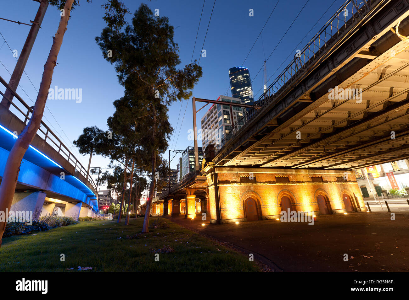 Per i ponti ferroviari a Melbourne, Victoria, Australis Foto Stock