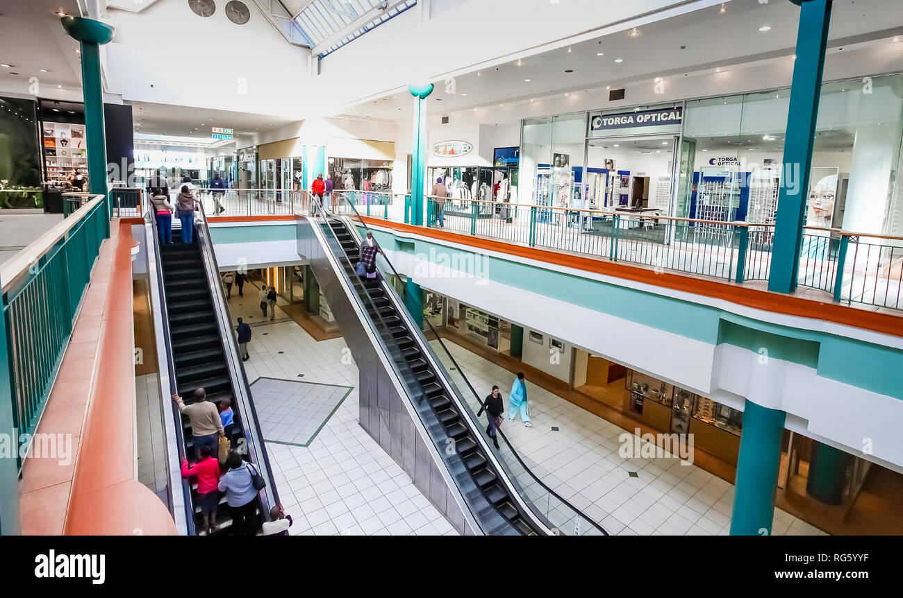 Johannesburg, Sud Africa - 05 Luglio 2011: all'interno di Alberton City Mall a Johannesburg Foto Stock