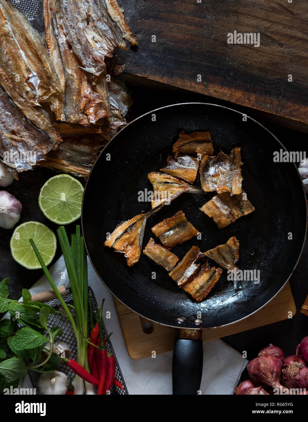 Essiccati pesci lucertola con ingredienti Foto Stock