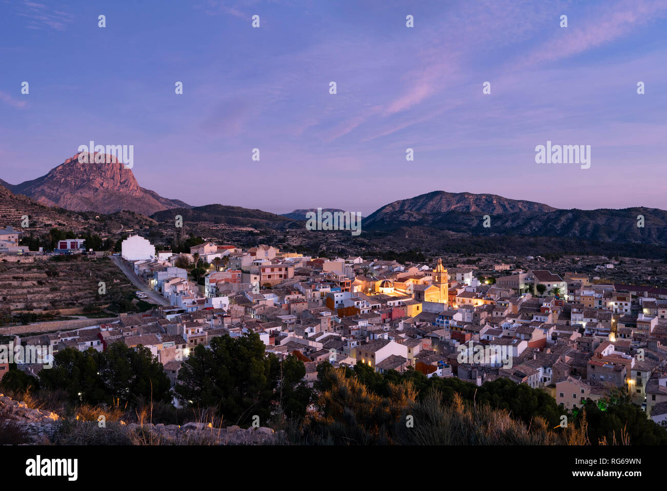 Relleu villaggio mediterraneo, provincia di Alicante, Costa Blanca, Spagna, Europa Foto Stock