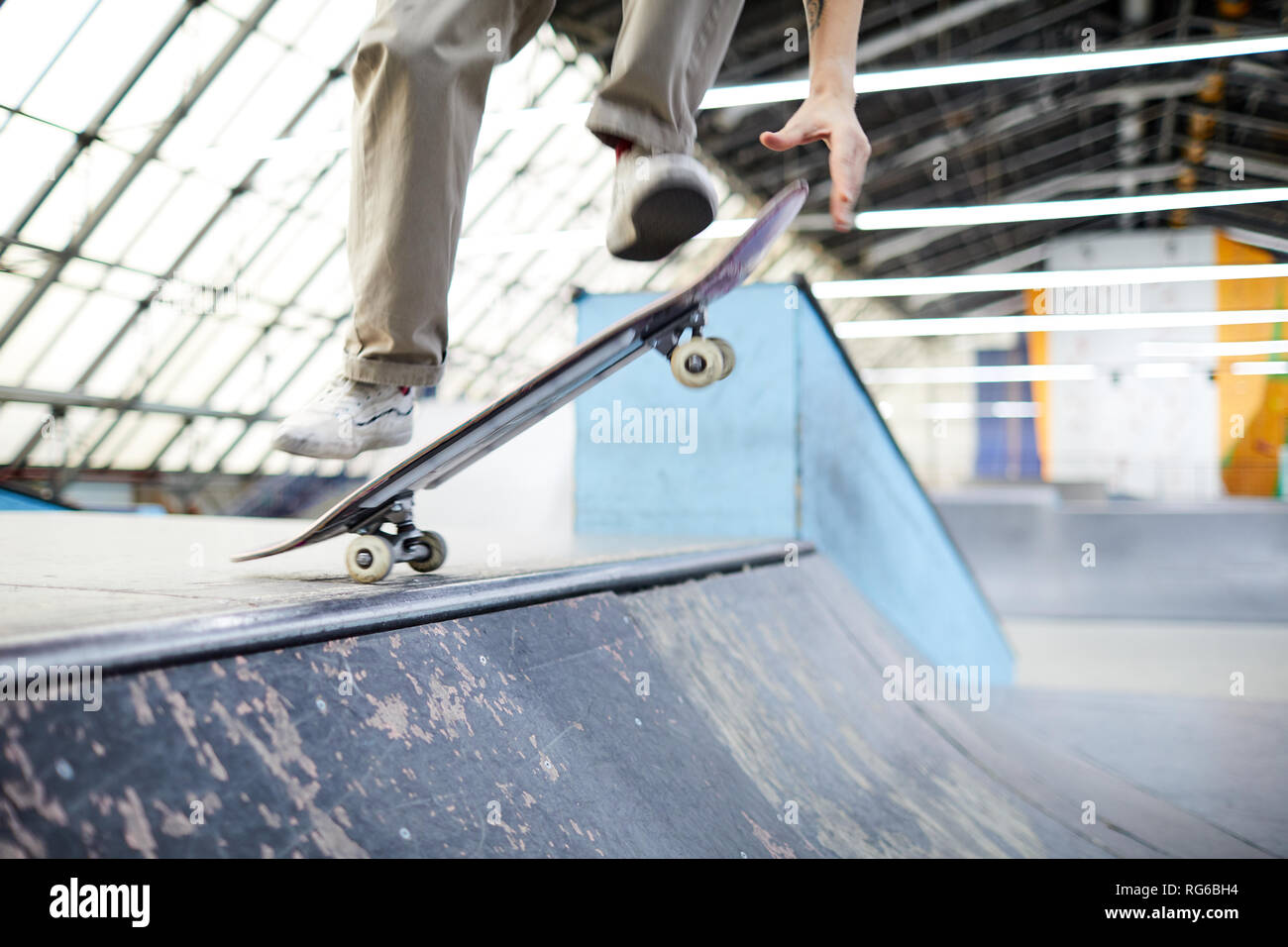 Allenamento per la corsa su skateboard Foto Stock