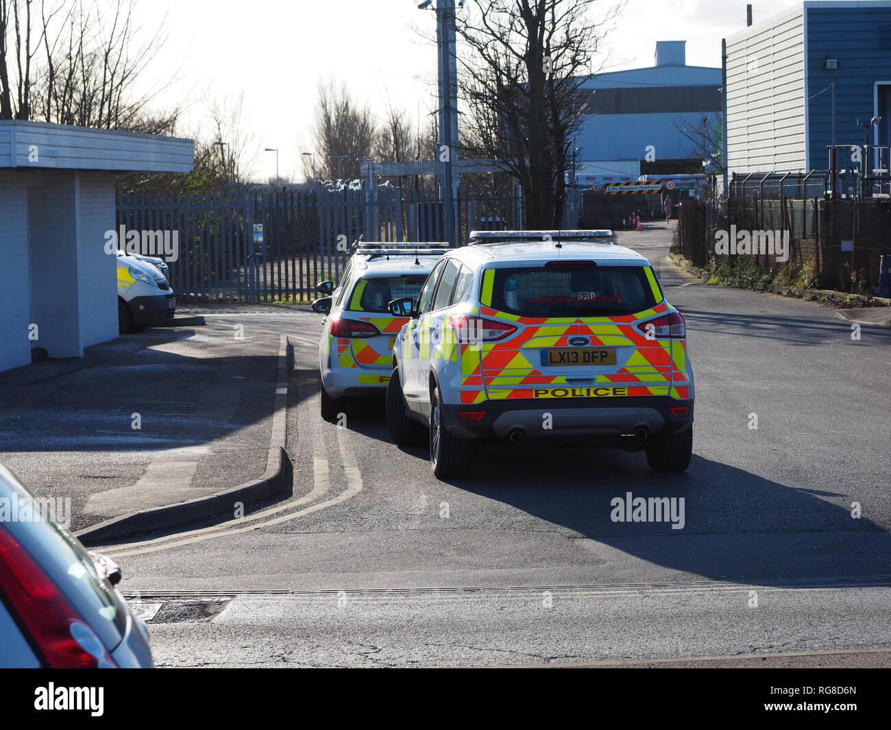 Sheerness, Kent, Regno Unito. Il 28 gennaio, 2019. Medical incidente che coinvolge una donna. I treni non coinvolti. Una forte presenza della polizia è sceso su di Sheerness stazione ferroviaria attorno a mezzogiorno di oggi. Almeno quattro automobili di polizia, due ambulanze e un paramedico macchina sono stati inviati alla stazione ferroviaria. Credito: James Bell/Alamy Live News Foto Stock