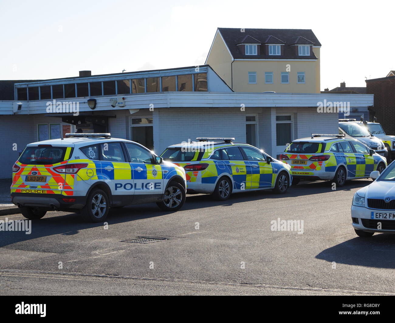 Sheerness, Kent, Regno Unito. Il 28 gennaio, 2019. Medical incidente che coinvolge una donna. I treni non coinvolti. Una forte presenza della polizia è sceso su di Sheerness stazione ferroviaria attorno a mezzogiorno di oggi. Almeno quattro automobili di polizia, due ambulanze e un paramedico macchina sono stati inviati alla stazione ferroviaria. Credito: James Bell/Alamy Live News Foto Stock