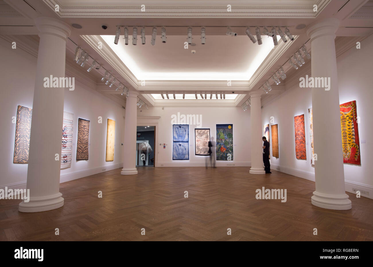 Sotheby's New Bond Street, Londra, Regno Unito. Il 28 gennaio, 2019. Il WWF domani le tigri, un nuovo importante progetto di raccolta fondi ideata e curata da Artwise, caratteristiche appositamente commissionato, edizione limitata tappeti d'arte di 10 artisti di fama internazionale: Francesco Clemente, Bernard Frize, Gary Hume, Reena Saini Kallat, Anish Kapoor, Maya Lin, Harland Miller, Raqib Shaw, Kiki Smith, Rose Wylie. Il progetto è stato creato per aumentare la consapevolezza e i fondi a sostegno del TX2 obiettivo - un impegno globale a raddoppiare i numeri di Tiger nel selvaggio dal 2022. Credito: Malcolm Park/Alamy Live News Foto Stock