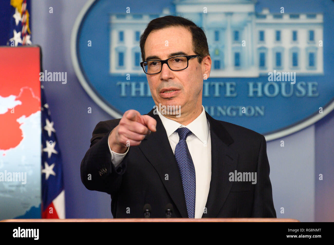 Washington, DC, Stati Uniti d'America. 28 gen, 2019. Steven Mnuchin, Stati Uniti Segretario del Tesoro, nella Casa Bianca Press Briefing Room alla Casa Bianca di Washington, DC. Credito: Michael Brochstein SOPA/images/ZUMA filo/Alamy Live News Foto Stock