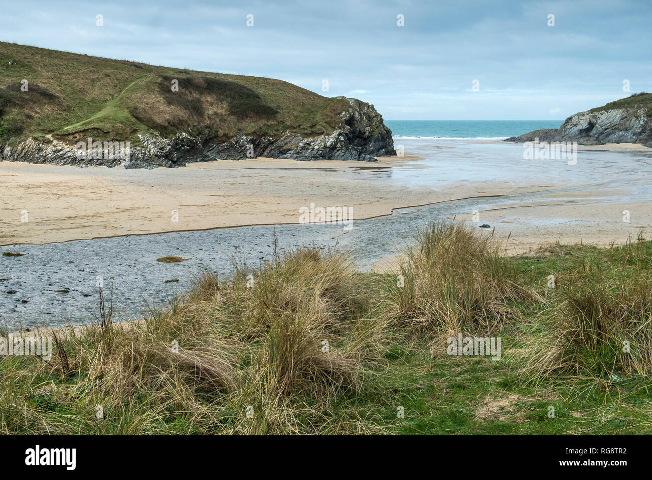 Porth Polly scherzo beach a bassa marea sulla North Cornwall coast. Foto Stock